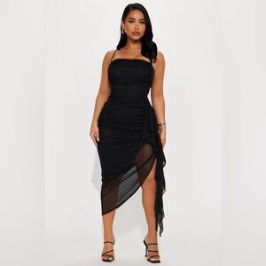 🆕•FASHION NOVA• ruched midi dress